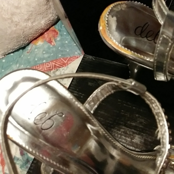 Silver pump 5"heel sandal by Deb. Size 8 1/2 - Picture 6 of 11